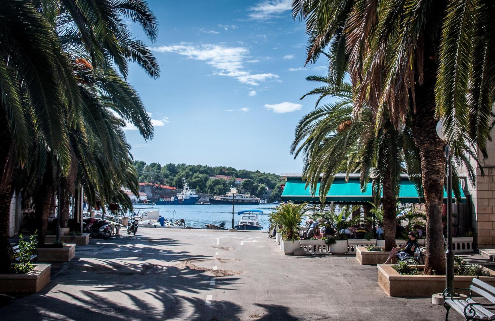 Riva Apartments Villa Thalia - Milna, Brac Milna  Extérieur photo