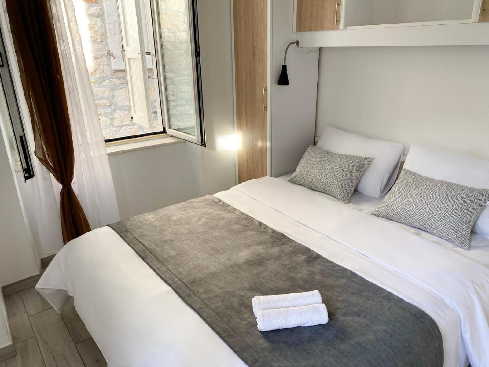 Riva Apartments Villa Thalia - Milna, Brac Milna  Extérieur photo